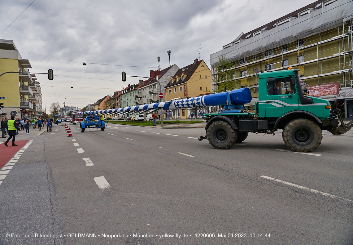 01.05.2023 - Maibaumaufstellung in Berg am Laim